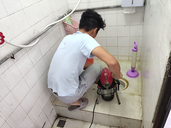 克东肥皂掉到马桶里把马桶堵住了怎么办？马桶堵住了怎么办
